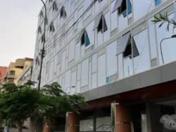ALQUILO OFICINA MIRAFLORES, (CORONEL INCLAN) SEGUNDO PISO VISTA EXTERIOR CON 02 COCHERAS