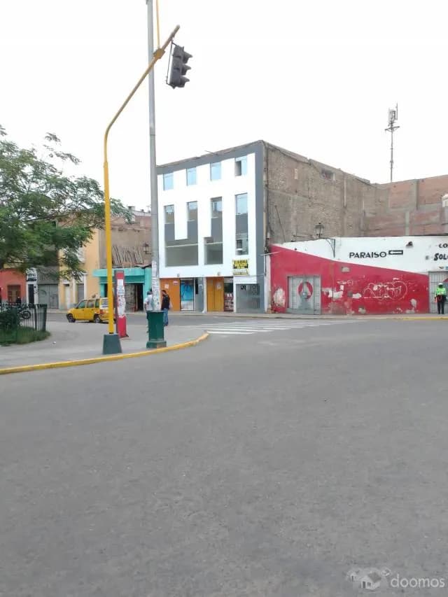 Alquilo Local Comercial 2do Piso - Edificio en Centro de Trujillo — foto 1