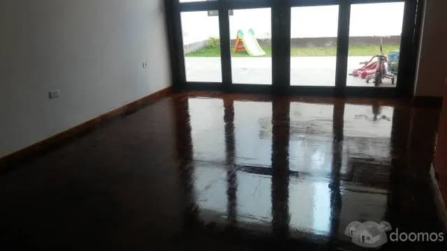 SE ALQUILA O VENDE  CASA AMPLIA PARA EMPRESAS — foto 1