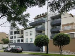 Departamento Chacarilla, 2 estacionamientos, 1 deposito, vista calle, 3 dormitorios, amplia sala, terraza