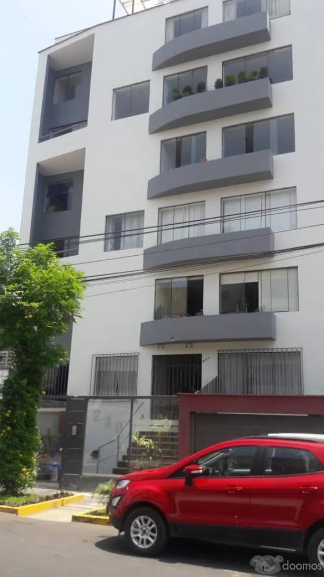 REMATE DUPLEX EN MIRAFLORES VENTA POR VIAJE — foto 2