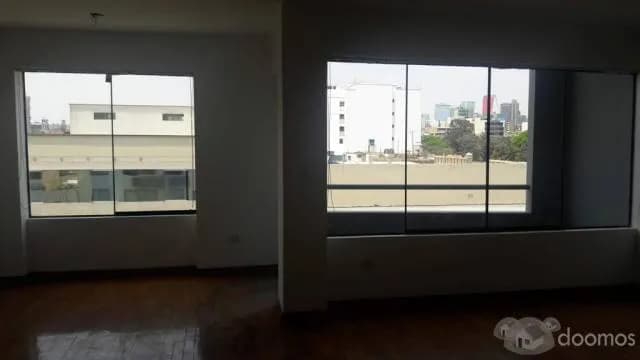 REMATE DUPLEX EN MIRAFLORES VENTA POR VIAJE — foto 3
