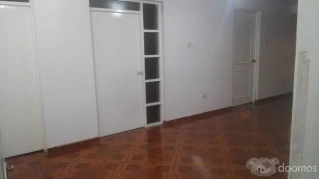 LINDO DEPARTAMENTO TOTALMENTE ACOGEDOR EN AVENIDA LOS ALISOS — foto 1