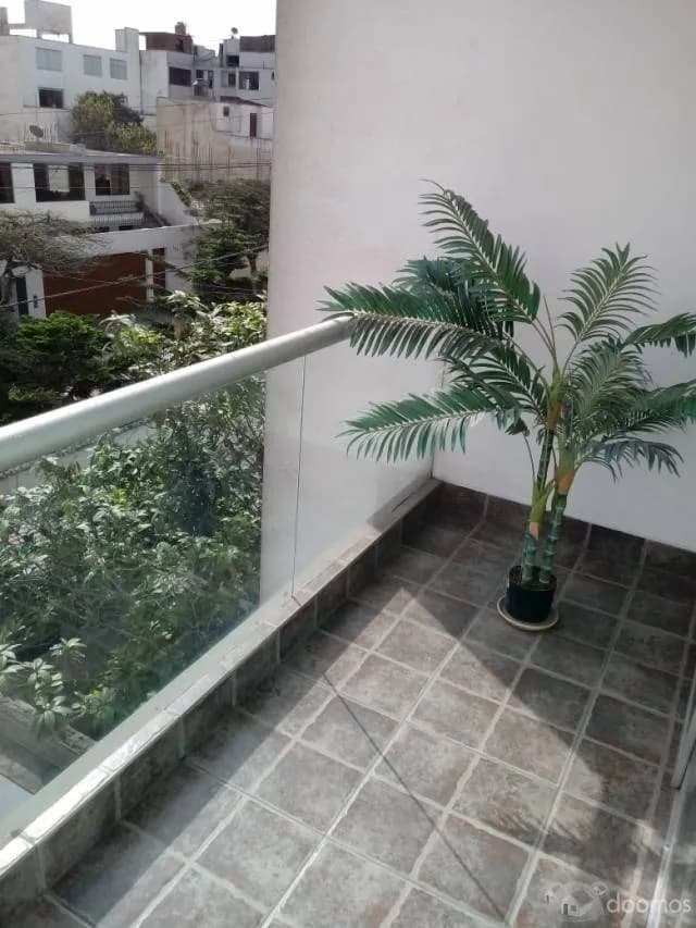 LINDO DEPTO VISTA CALLE URB. TAMBO DE MONTERRICO — foto 1