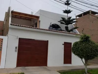vendo casa frente a parque