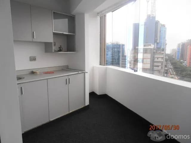 ALQUILER DE OFICINA IMPLEMENTADA EN MIRAFLORES — foto 2
