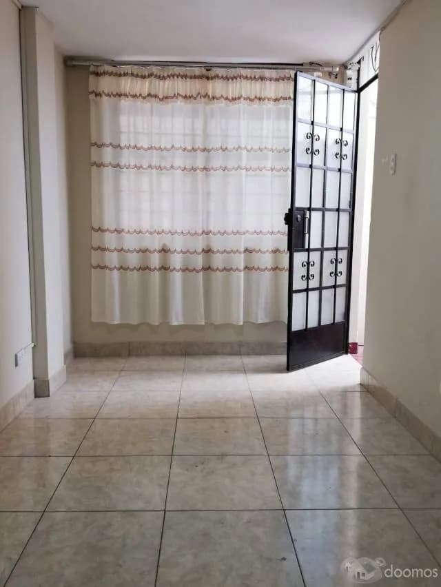 Habitación San Miguel Av. Universitaria Cdra. 3 — foto 6