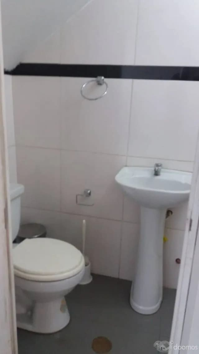 ALQUILER CASA CON COCHERA DISTRITO DE LA ESPERANZA — foto 2