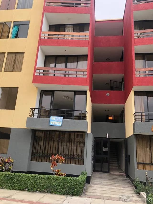 VENDO DEPARTAMENTO DENTRO DE CONDOMINIO - 2 PISO - FRENTE AL PARQUE CENTRAL — foto 1