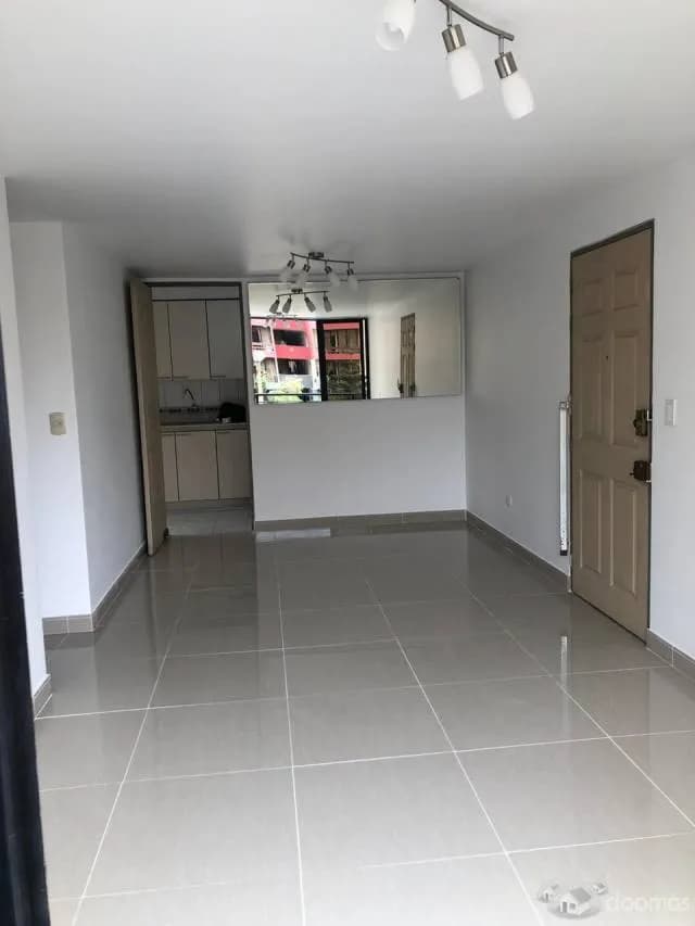 VENDO DEPARTAMENTO DENTRO DE CONDOMINIO - 2 PISO - FRENTE AL PARQUE CENTRAL — foto 2