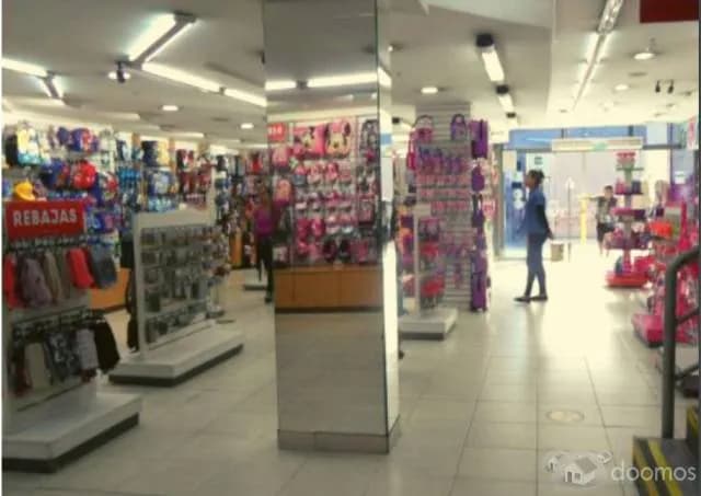 LOCAL COMERCIAL EN GALERIA SANTA CATALINA — foto 2