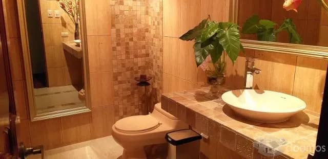 SE VENDE CASA CON  BELLOS ACABADOS NATURALES — foto 3