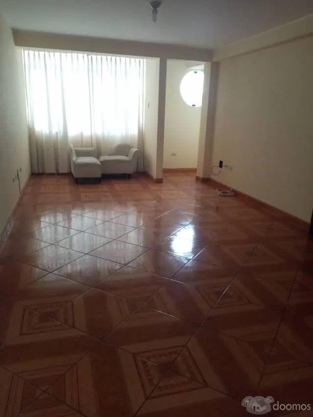 SE ALQUILA DEPARTAMENTO EN EL TERCER PISO — foto 1