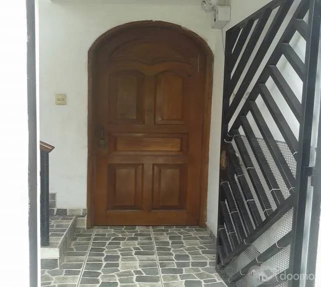 VENTA DE LINDA CASA DE 5 PISOS EN SMP — foto 2