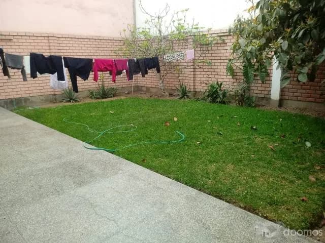CASA FRENTE A PARQUE EN PUEBLO LIBRE — foto 4