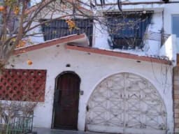 REMATO CASA DE 4 PISOS CON COCHERA PARA 2 AUTOS, EN ACABADOS DE CERAMICA Y PORCELANATO