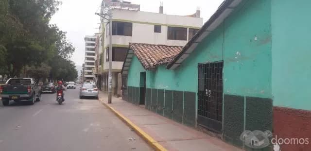CASA EN VENTA EN URB. TIIO, EN AV. 28 DE JULIO — foto 1
