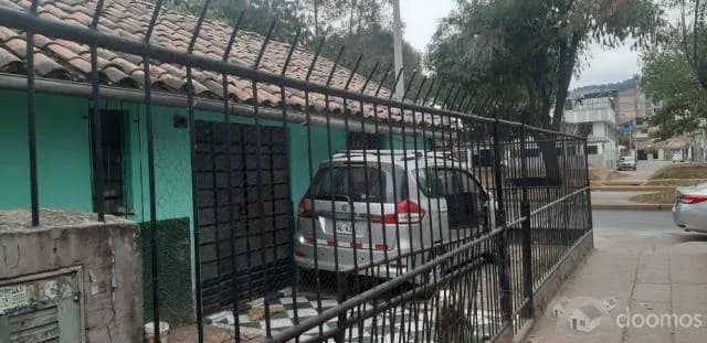 CASA EN VENTA EN URB. TIIO, EN AV. 28 DE JULIO — foto 3