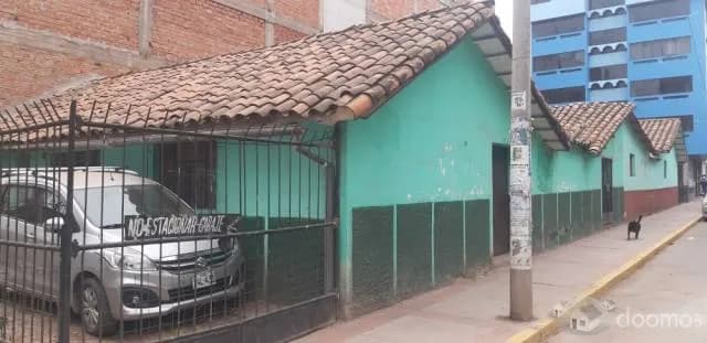 CASA EN VENTA EN URB. TIIO, EN AV. 28 DE JULIO — foto 8