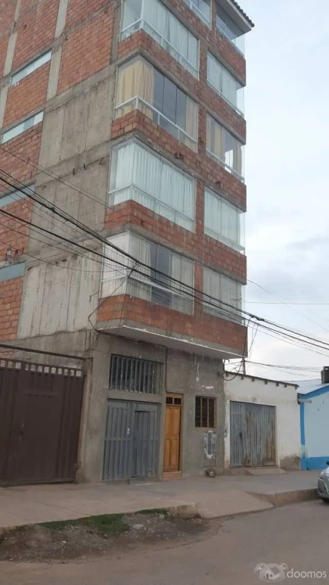 EN VENTA DEPARTAMENTO EN LA VIA EXPRESA - URB. TUPAC AMARU — foto 1