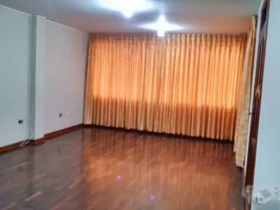 SE ALQUILA AMPLIO DEPARTAMENTO