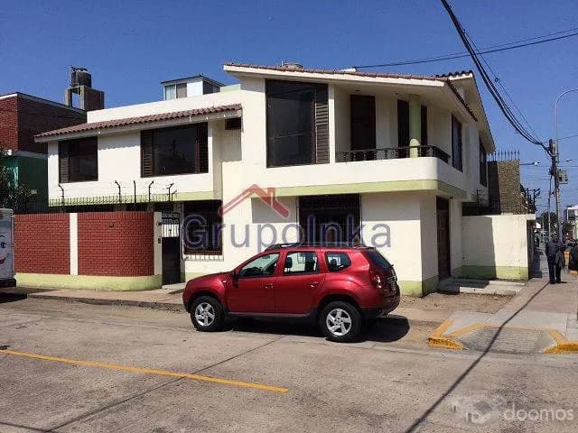 EXCELENTE CASA DE 02 PISOS EN ESQUINA — foto 1