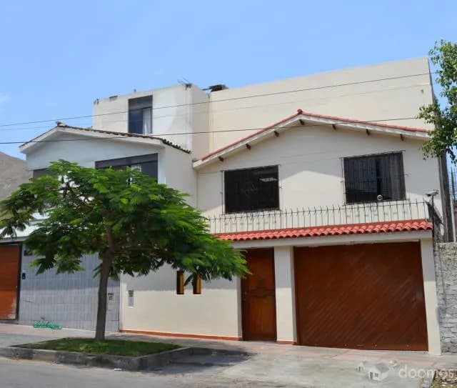 CASA EN LA MOLINA FRENTE A PARQUE — foto 1