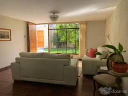 Venta amplia casa para viivienda o proyecto inmobiliario , parametros para 4 pisos .
