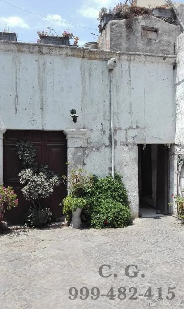 VENDO ACCIONES Y DERECHOS DE CASA CENTRICA EN AREQUIPA — foto 1