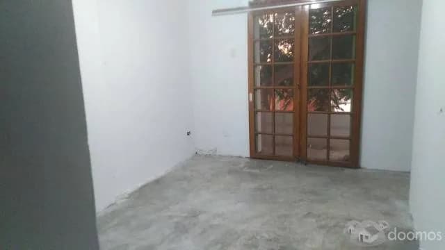 CASA DE 2 PISOS EN VENTA, NO AMOBLADA — foto 6