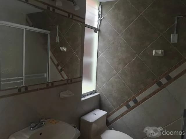 ALQUILO hermoso departamento amoblado a dos cuadras de la AV. ejército — foto 5