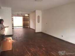 CASA LISTA PARA HABITAR  SE ALQUILA , IDEAL NEGOCIO SOBRE AVENIDA