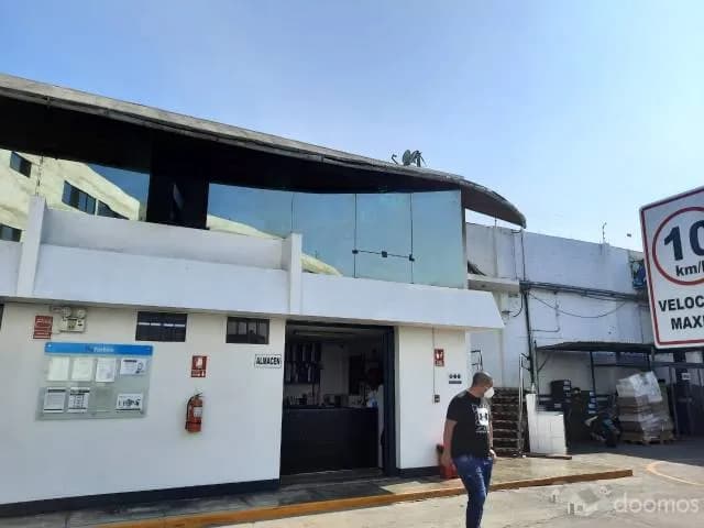 LOCAL COMERCIAL O INDUSTRIAL — foto 3