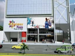 local  comercial ubicado dentro  del  Centro Comercial Galaxi Plaza , tiiene un area  de 6 m2 ubicada  en la planta  baja . Ideal para negocios de calzado, ropa, bazar, taller de costura, etc.