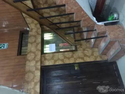 Se alquila casa de 5 pisos para comercio y/o vivienda