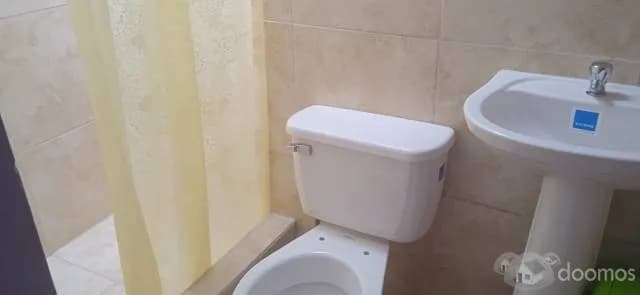 SE ALQUILA HABITACIÓN SIMPLE CON BAÑO PRIVADO — foto 2