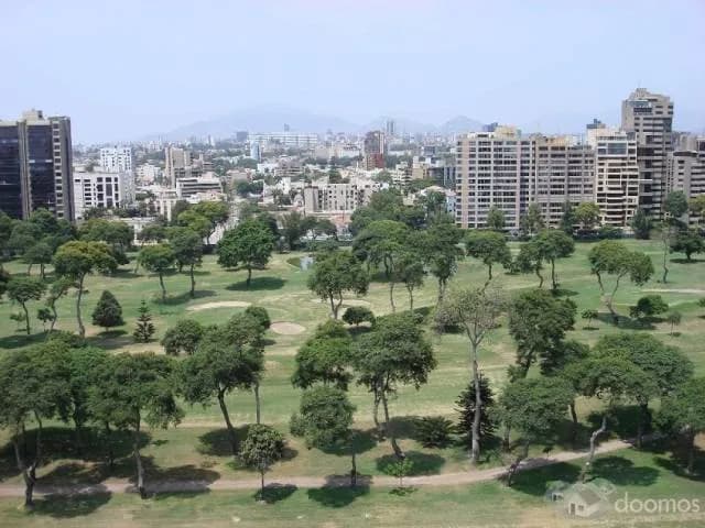 EXCLUSIVO DEPARTAMENTO FRENTE AL GOLF — foto 2