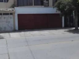 Aproveche, alquilo acogedor y amplio departamento, vista a la calle 3 dormitorios, impecable con ó sin cochera en la Urb. San Roque. Santiago de Surco