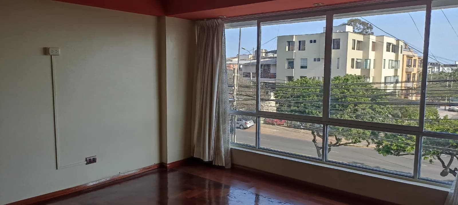VENTA DE DEPARTAMENTO EN SURCO – EXCELENTE UBICACIÓN — foto 3