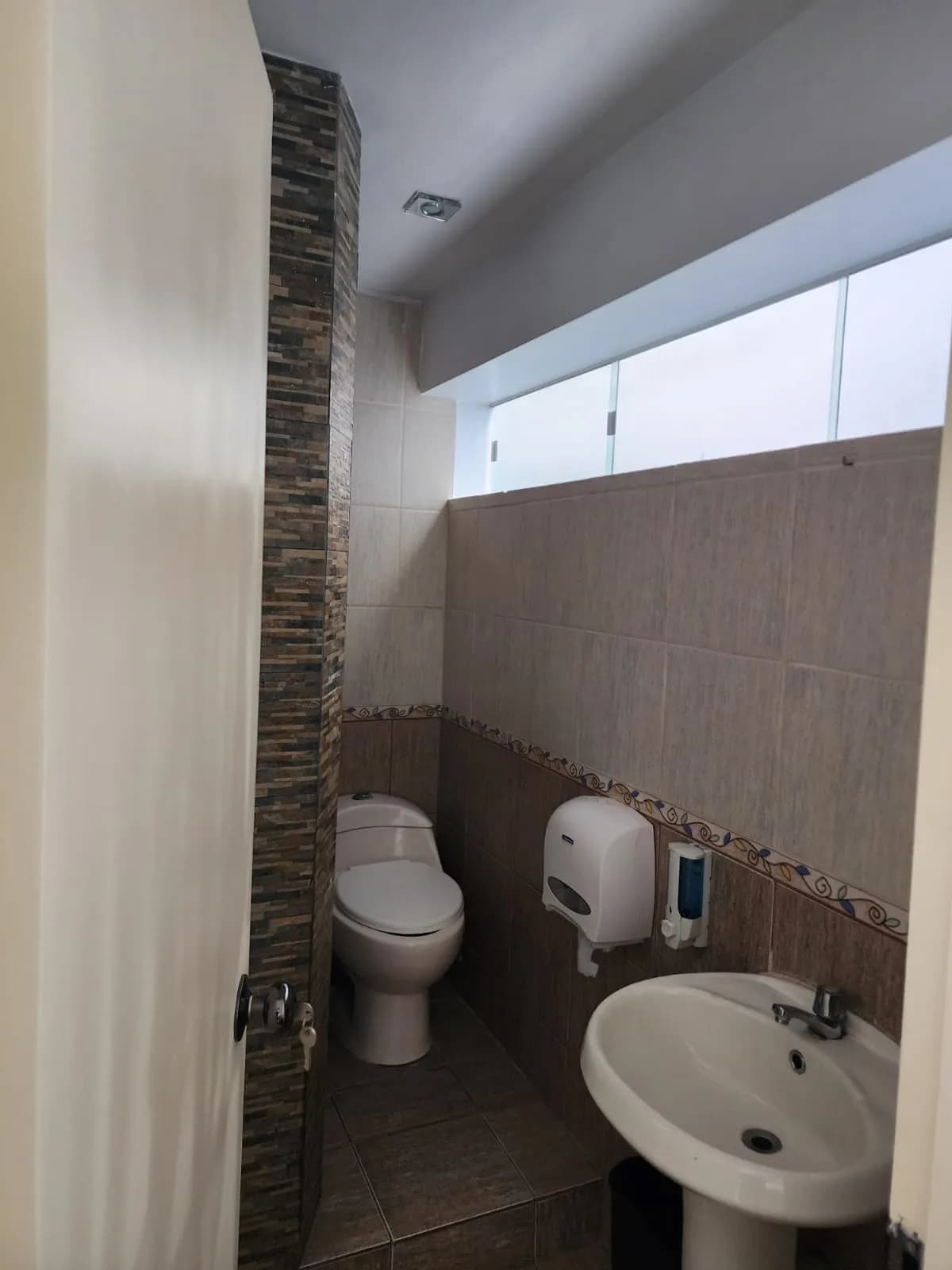 VENTA DE DEPARTAMENTO EN SURCO – EXCELENTE UBICACIÓN — foto 6