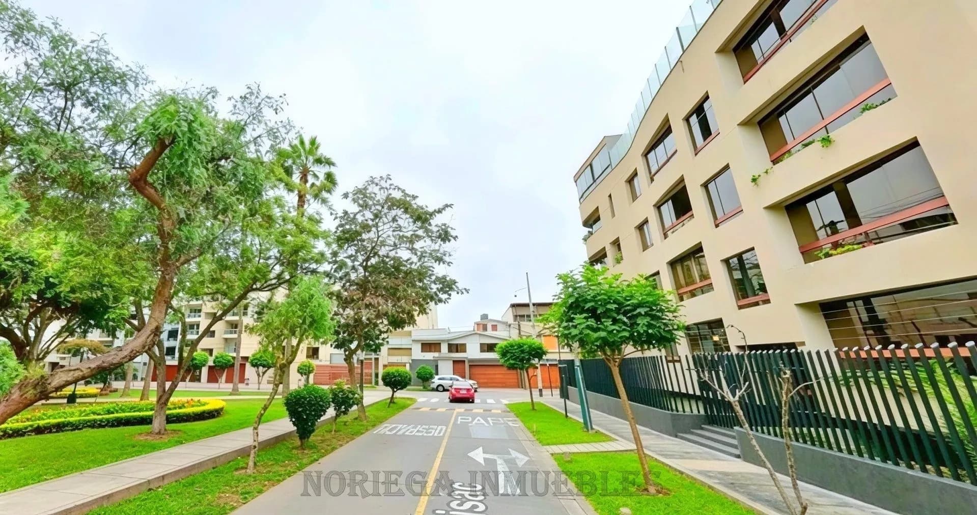 Surco. Dpto. 165 m2 + 35 m2 Terraza + 2 Cocheras. US$ 255,000.- — foto 1