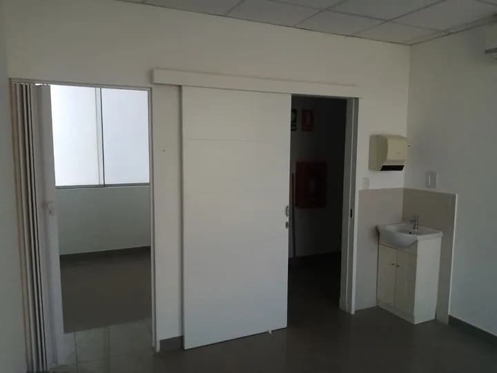 CENTRO MEDICO ALQUILA CONSULTORIOS OFICINAS — foto 1