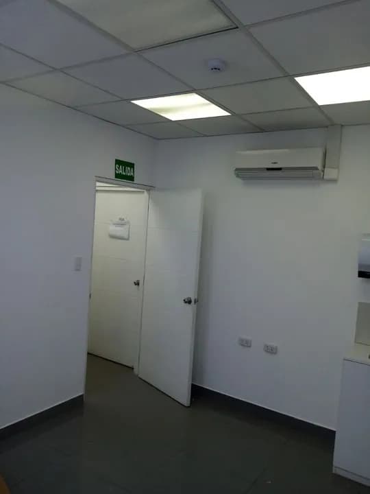 CENTRO MEDICO ALQUILA CONSULTORIOS OFICINAS — foto 9