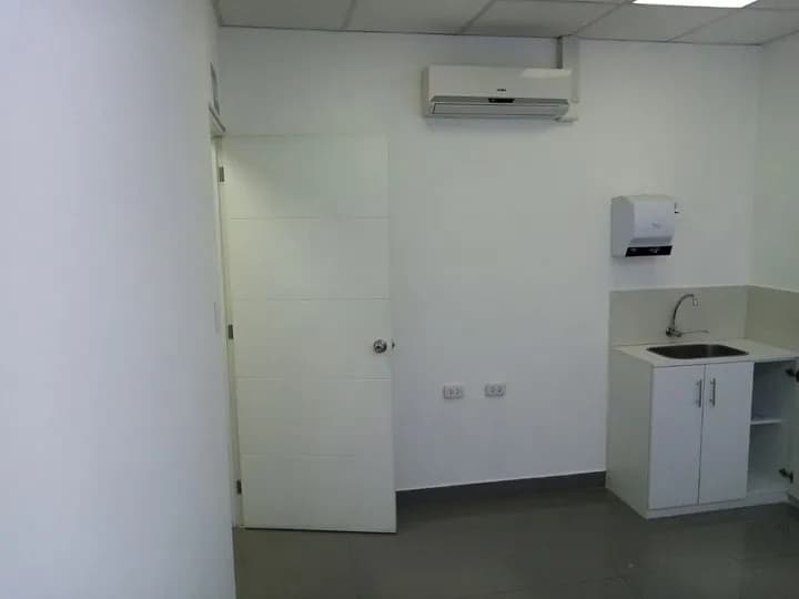 CENTRO MEDICO ALQUILA CONSULTORIOS OFICINAS — foto 11