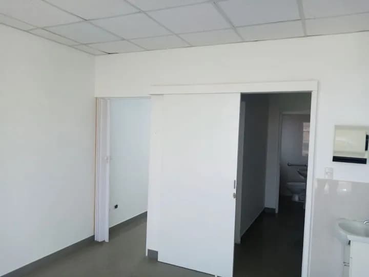 CENTRO MEDICO ALQUILA CONSULTORIOS OFICINAS — foto 4