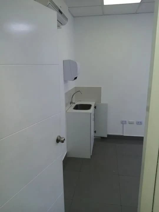 CENTRO MEDICO ALQUILA CONSULTORIOS OFICINAS — foto 10