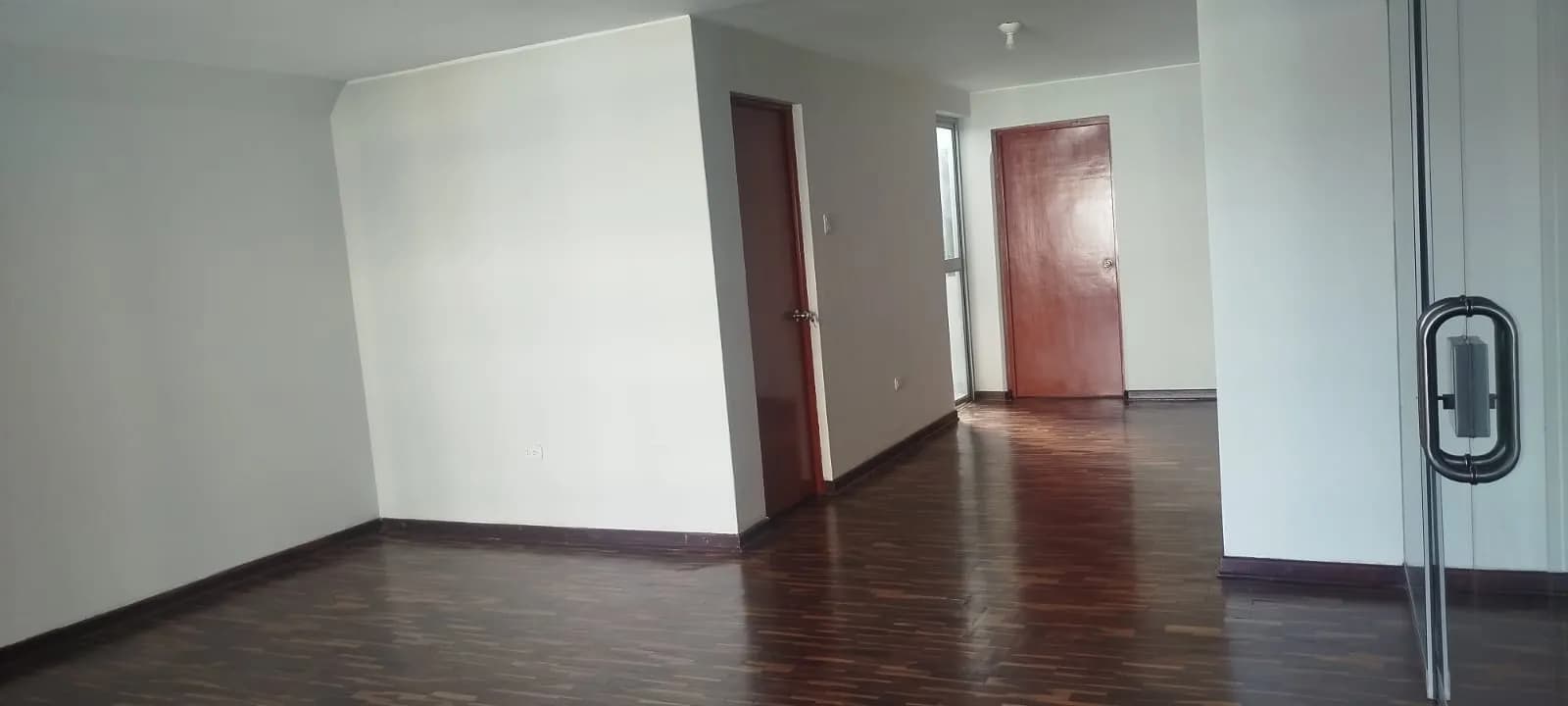 Venta de amplio Departamento independiente en Salamanca de Monterrico — foto 5