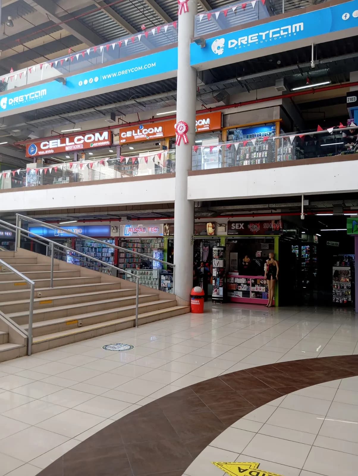 VENDO LOCAL DE 5MTS2 EN EL EMPORIO COMERCIAL LAS MALVINAS — foto 4