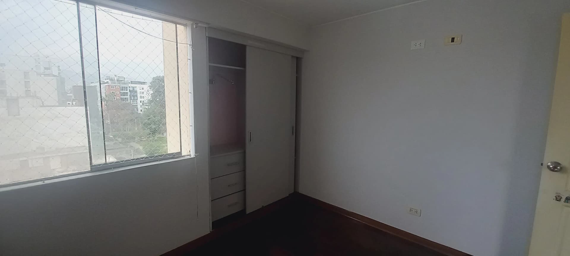 Depa 3 Dormitorios  Urb  Los Sauces — foto 1