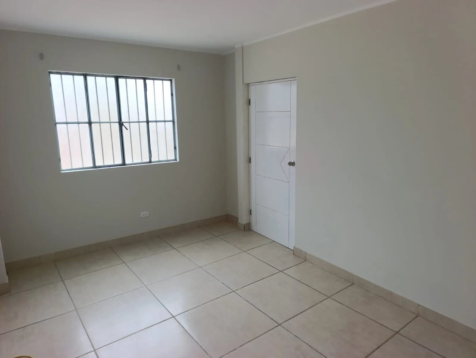 SE ALQUILA  SEGUNDO PISO EN CHINCHA ALTA — foto 3